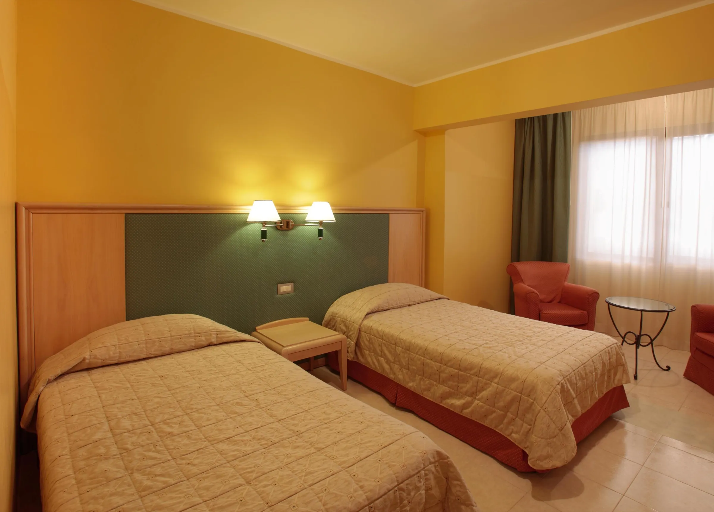 Camera doppia dell’Albergo Conte Max con due letti singoli